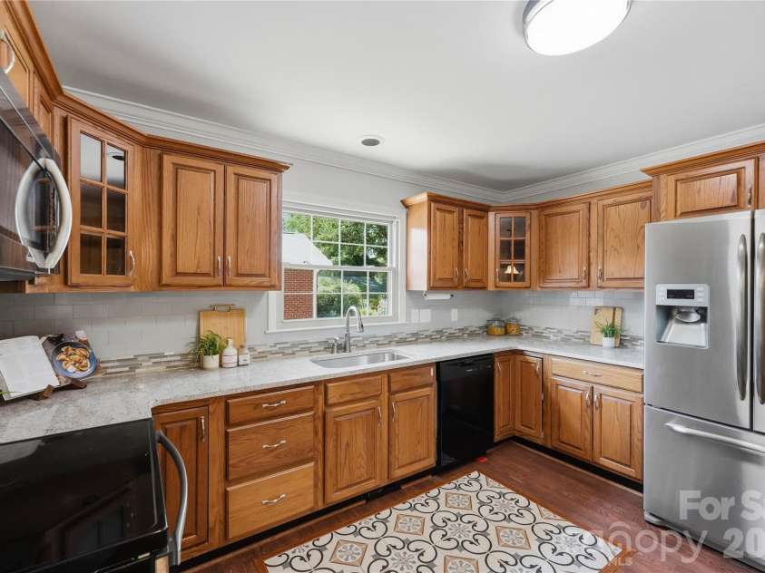 3007 Plentywood Drive, Matthews, NC 28105.  MLS# CAR4425834, YatesRealty ID 52650. Kitchen