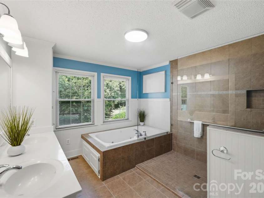 3007 Plentywood Drive, Matthews, NC 28105.  MLS# CAR4425834, YatesRealty ID 52650. Primary Bathroom