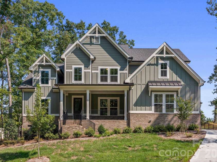 80 42nd Avenue Drive, Hickory, NC 28601.  MLS# CAR4426123, YatesRealty ID 52651. 