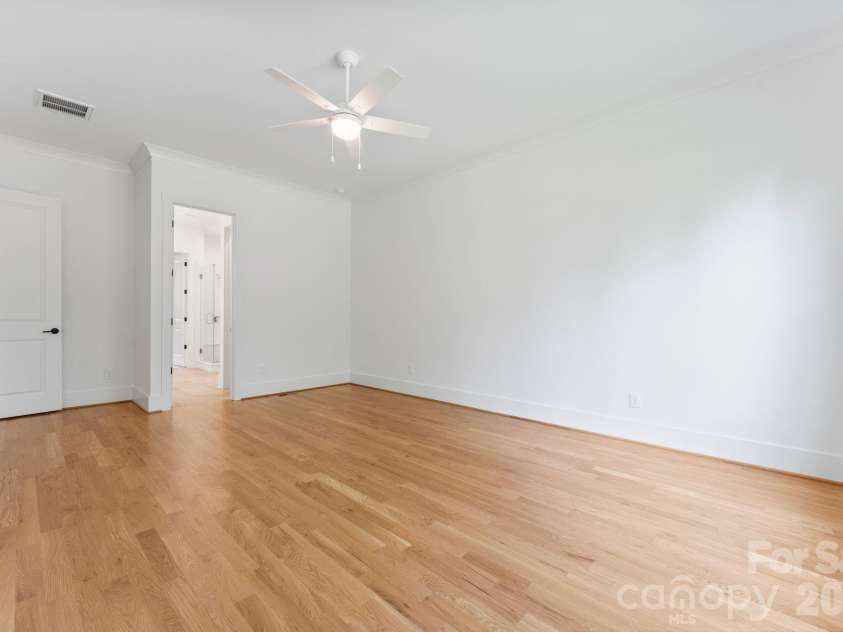 80 42nd Avenue Drive, Hickory, NC 28601.  MLS# CAR4426123, YatesRealty ID 52651. 