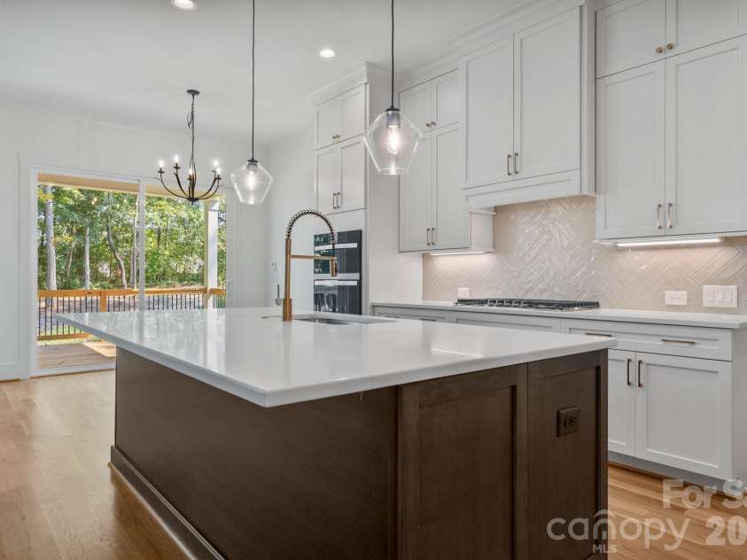 80 42nd Avenue Drive, Hickory, NC 28601.  MLS# CAR4426123, YatesRealty ID 52651. 