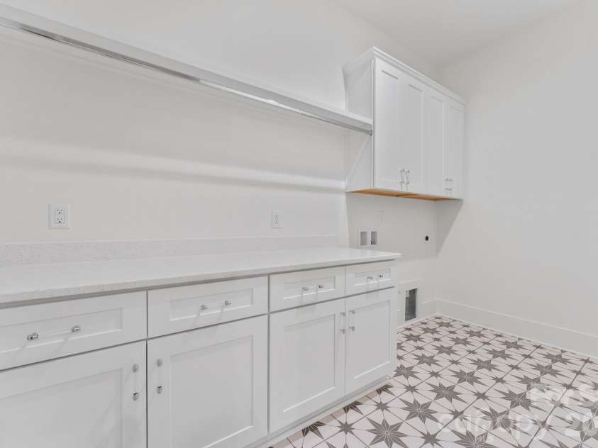 80 42nd Avenue Drive, Hickory, NC 28601.  MLS# CAR4426123, YatesRealty ID 52651. 
