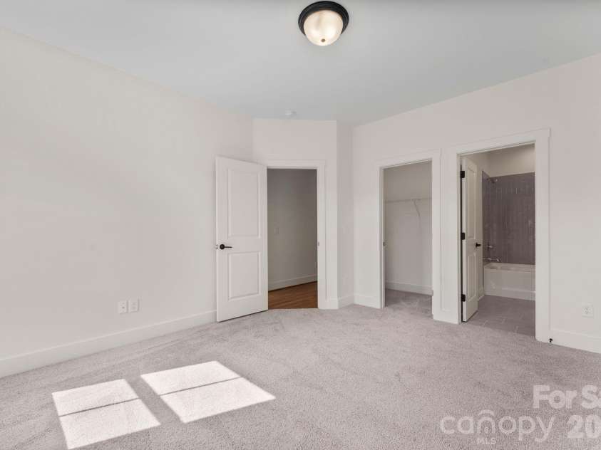 80 42nd Avenue Drive, Hickory, NC 28601.  MLS# CAR4426123, YatesRealty ID 52651. 