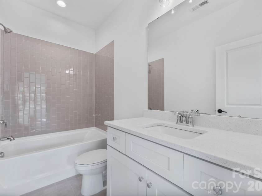 80 42nd Avenue Drive, Hickory, NC 28601.  MLS# CAR4426123, YatesRealty ID 52651. 