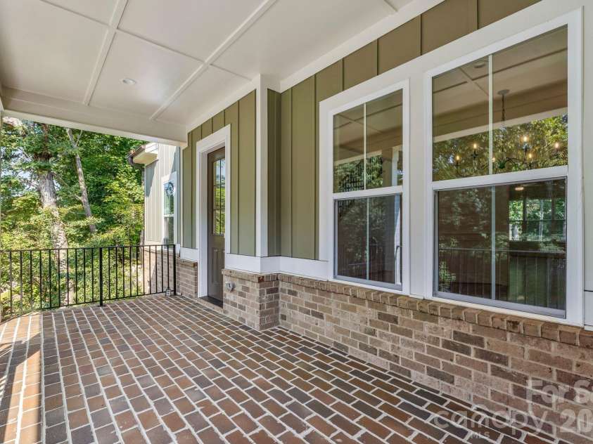 80 42nd Avenue Drive, Hickory, NC 28601.  MLS# CAR4426123, YatesRealty ID 52651. 
