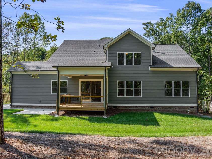 80 42nd Avenue Drive, Hickory, NC 28601.  MLS# CAR4426123, YatesRealty ID 52651. 