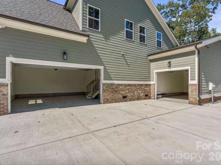 80 42nd Avenue Drive, Hickory, NC 28601.  MLS# CAR4426123, YatesRealty ID 52651. 