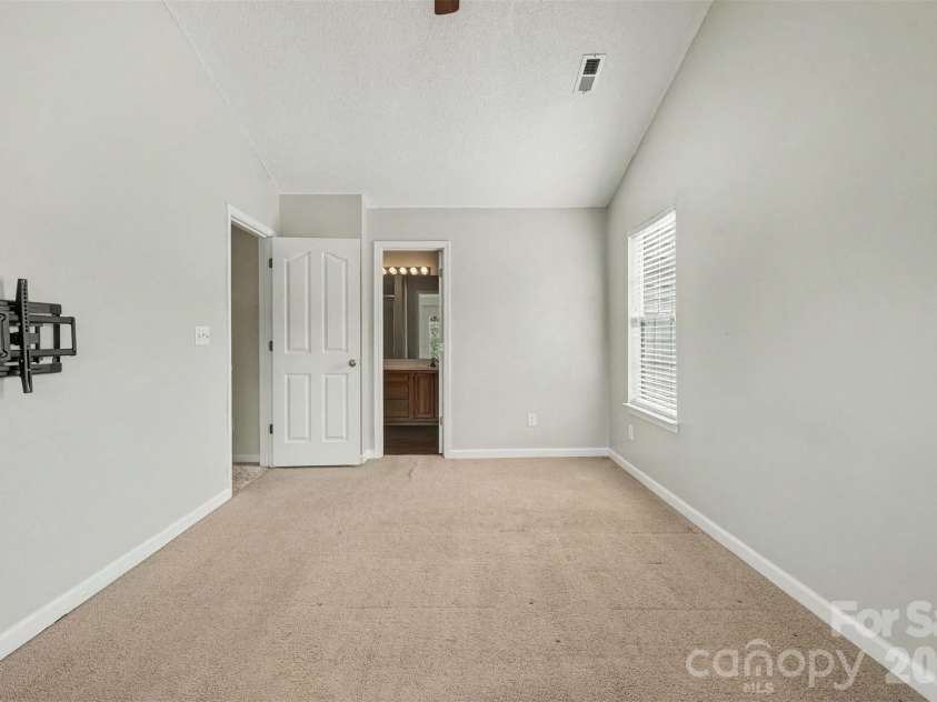 11850 Old Timber Road, Charlotte, NC 28269.  MLS# CAR4426491, YatesRealty ID 52654. 