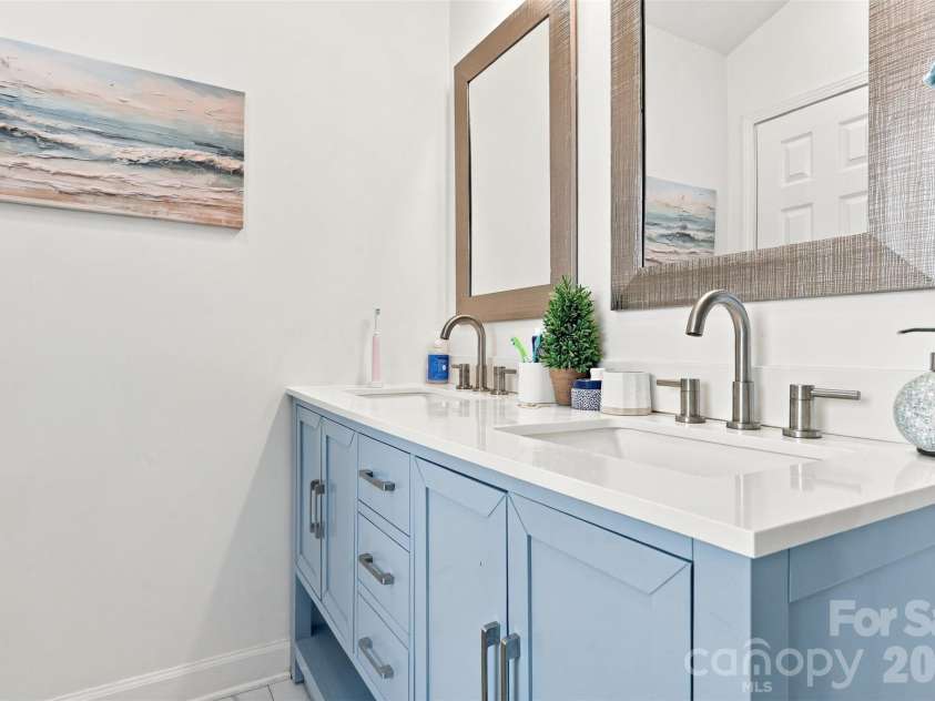 915 Rocky Meadows Lane, Concord, NC 28025.  MLS# CAR4426553, YatesRealty ID 52656. 