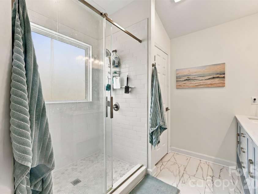 915 Rocky Meadows Lane, Concord, NC 28025.  MLS# CAR4426553, YatesRealty ID 52656. 