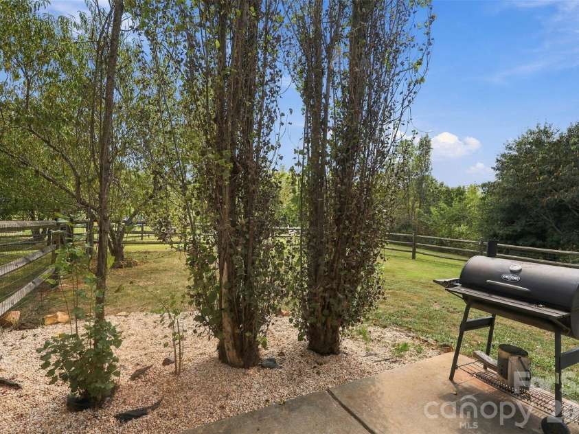 915 Rocky Meadows Lane, Concord, NC 28025.  MLS# CAR4426553, YatesRealty ID 52656. 