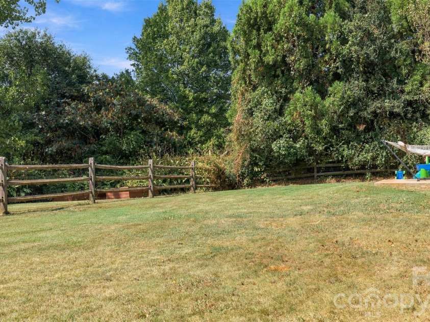 915 Rocky Meadows Lane, Concord, NC 28025.  MLS# CAR4426553, YatesRealty ID 52656. 
