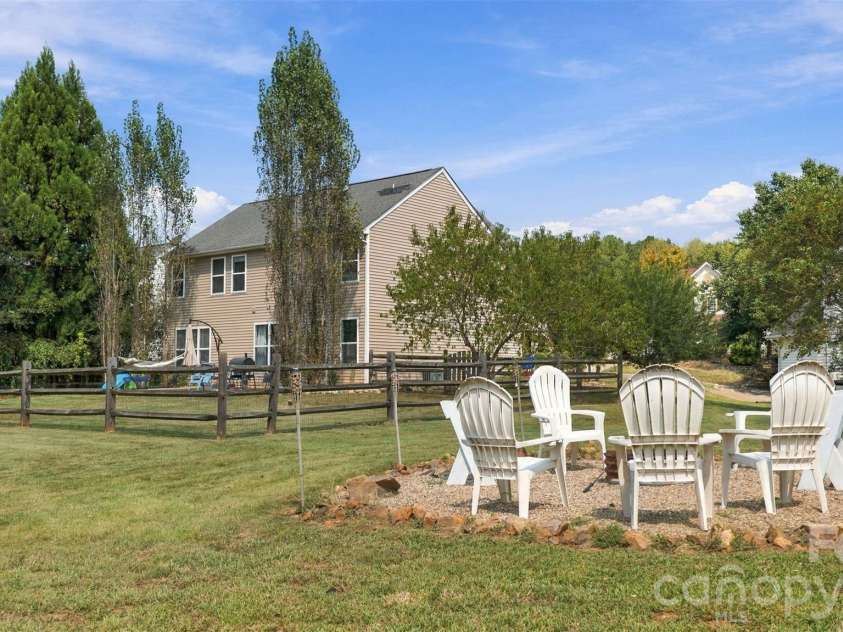 915 Rocky Meadows Lane, Concord, NC 28025.  MLS# CAR4426553, YatesRealty ID 52656. 