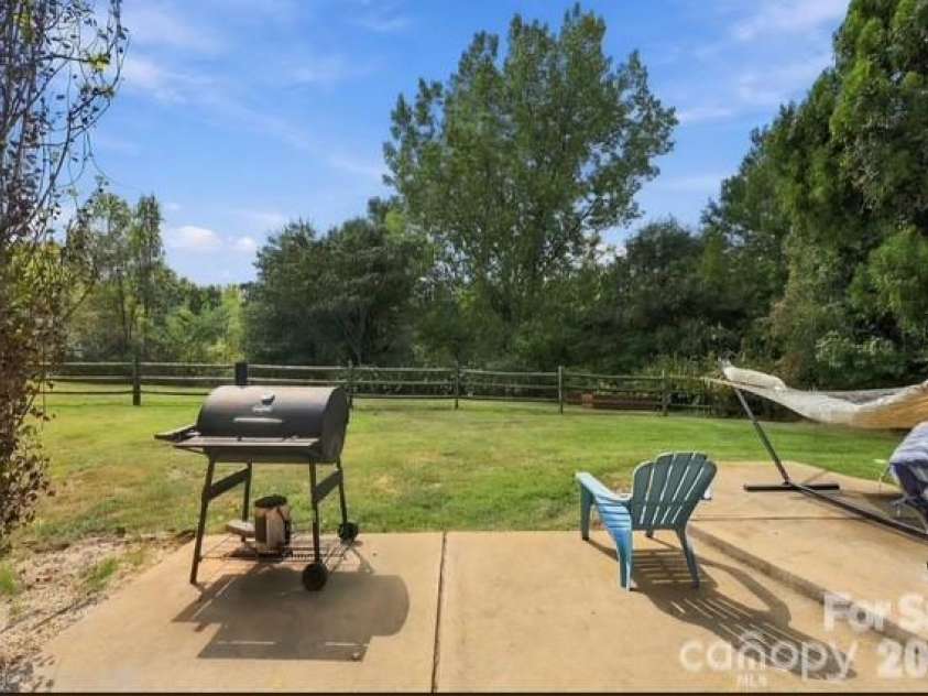 915 Rocky Meadows Lane, Concord, NC 28025.  MLS# CAR4426553, YatesRealty ID 52656. 