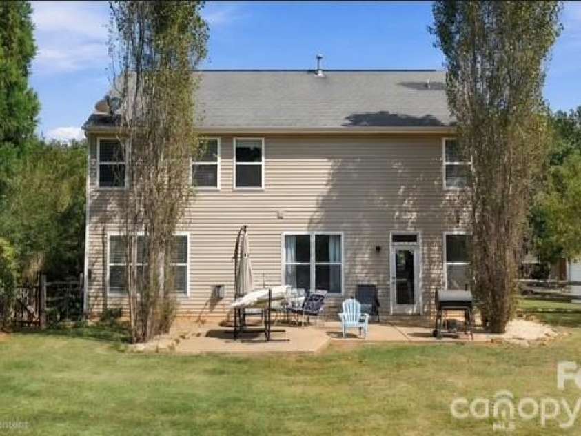 915 Rocky Meadows Lane, Concord, NC 28025.  MLS# CAR4426553, YatesRealty ID 52656. 