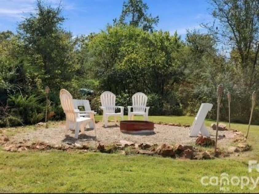915 Rocky Meadows Lane, Concord, NC 28025.  MLS# CAR4426553, YatesRealty ID 52656. 