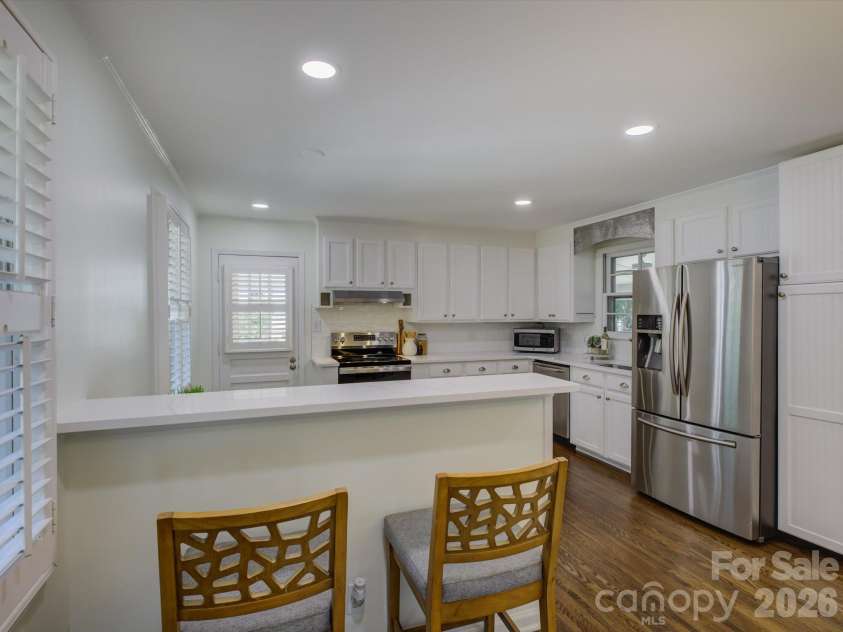 5217 Londonderry Road, Charlotte, NC 28210.  MLS# CAR4426542, YatesRealty ID 52658. 