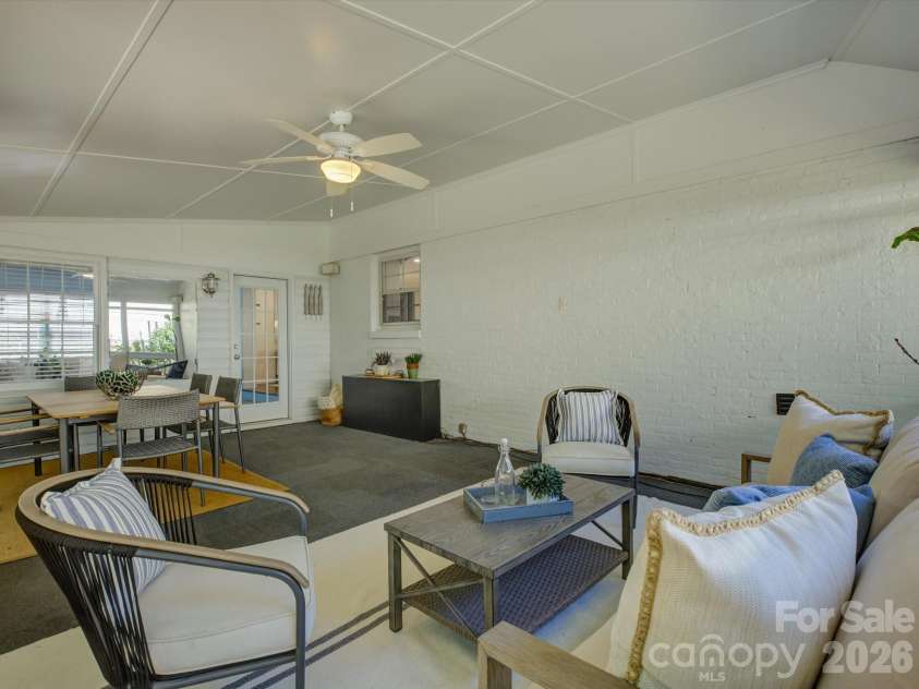 5217 Londonderry Road, Charlotte, NC 28210.  MLS# CAR4426542, YatesRealty ID 52658. 