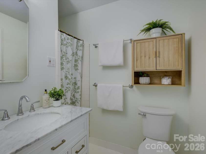 5217 Londonderry Road, Charlotte, NC 28210.  MLS# CAR4426542, YatesRealty ID 52658. 