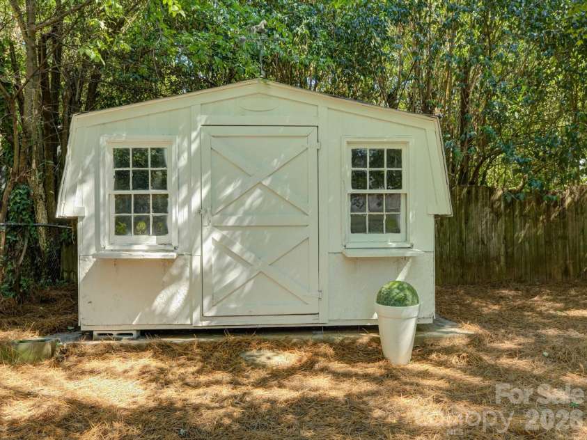 5217 Londonderry Road, Charlotte, NC 28210.  MLS# CAR4426542, YatesRealty ID 52658. 
