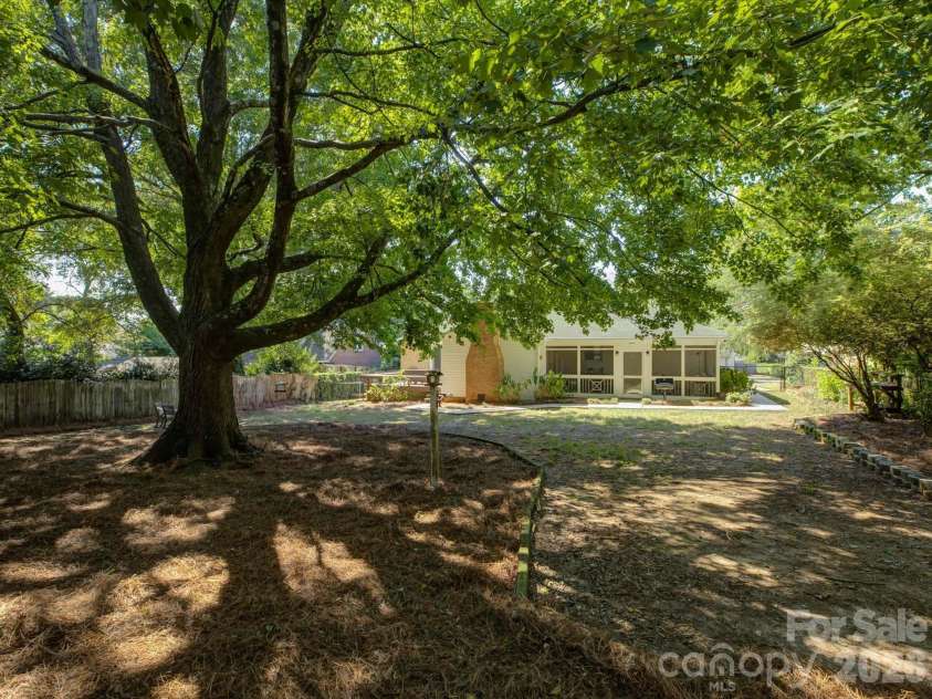 5217 Londonderry Road, Charlotte, NC 28210.  MLS# CAR4426542, YatesRealty ID 52658. 