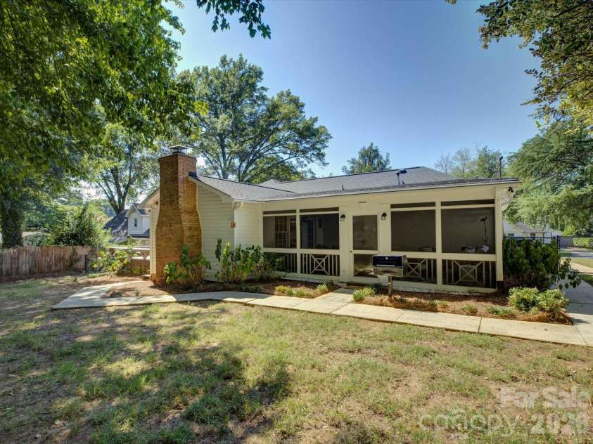 5217 Londonderry Road, Charlotte, NC 28210.  MLS# CAR4426542, YatesRealty ID 52658. 