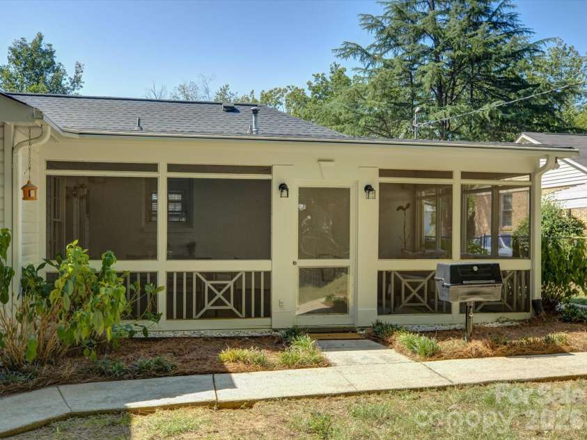 5217 Londonderry Road, Charlotte, NC 28210.  MLS# CAR4426542, YatesRealty ID 52658. 