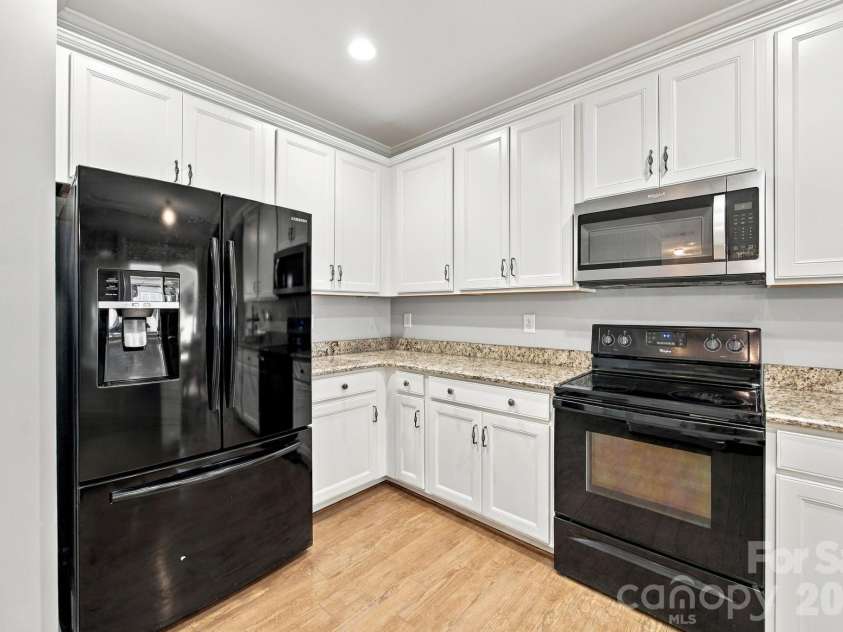 5857 McClintock Drive, Denver, NC 28037.  MLS# CAR4420442, YatesRealty ID 52659. Black Appliances