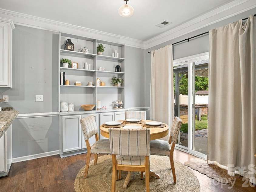 5857 McClintock Drive, Denver, NC 28037.  MLS# CAR4420442, YatesRealty ID 52659. Breakfast Nook