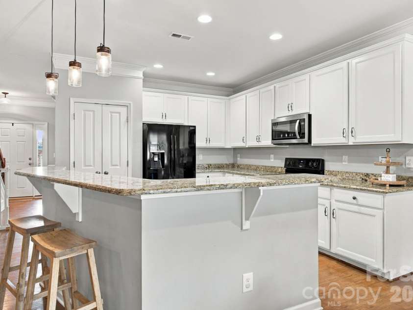 5857 McClintock Drive, Denver, NC 28037.  MLS# CAR4420442, YatesRealty ID 52659. Kitchen