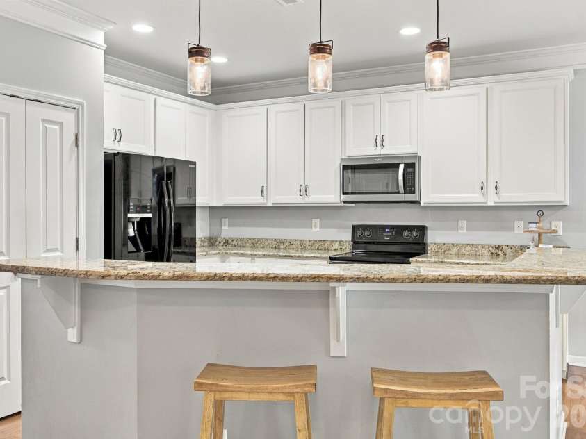5857 McClintock Drive, Denver, NC 28037.  MLS# CAR4420442, YatesRealty ID 52659. Large Kitchen Island