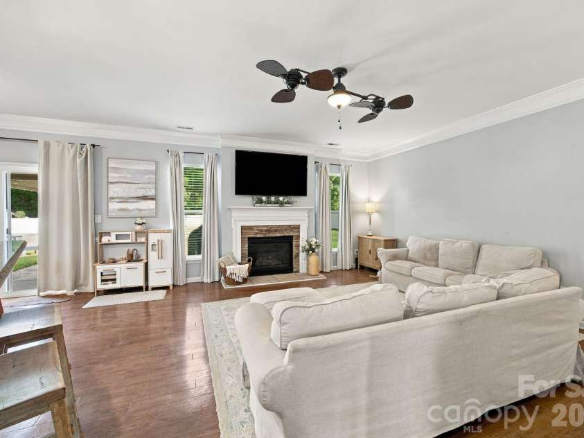 5857 McClintock Drive, Denver, NC 28037.  MLS# CAR4420442, YatesRealty ID 52659. Living Room