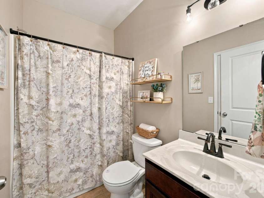 5857 McClintock Drive, Denver, NC 28037.  MLS# CAR4420442, YatesRealty ID 52659. Main Level Full Bath