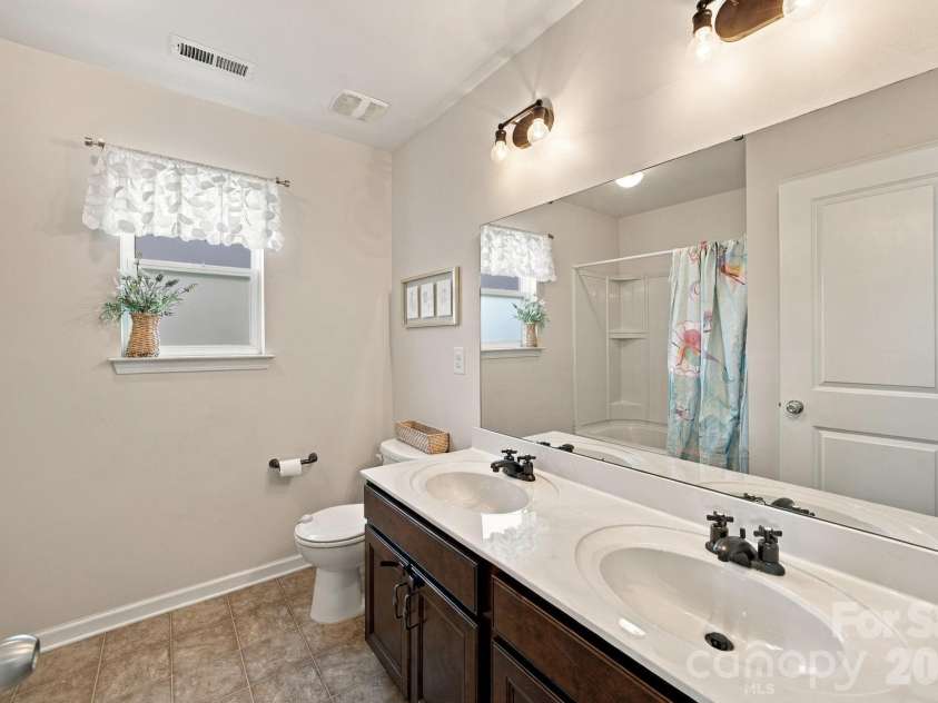 5857 McClintock Drive, Denver, NC 28037.  MLS# CAR4420442, YatesRealty ID 52659. Upstairs Hall Bath