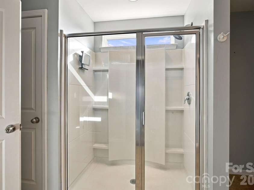 5857 McClintock Drive, Denver, NC 28037.  MLS# CAR4420442, YatesRealty ID 52659. Walk-in Shower