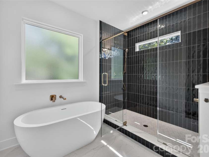 2710 Catalina Avenue, Charlotte, NC 28206.  MLS# CAR4419111, YatesRealty ID 52660. 