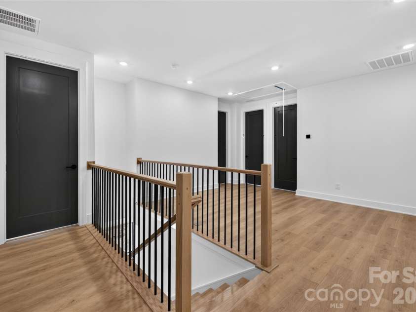 2710 Catalina Avenue, Charlotte, NC 28206.  MLS# CAR4419111, YatesRealty ID 52660. 