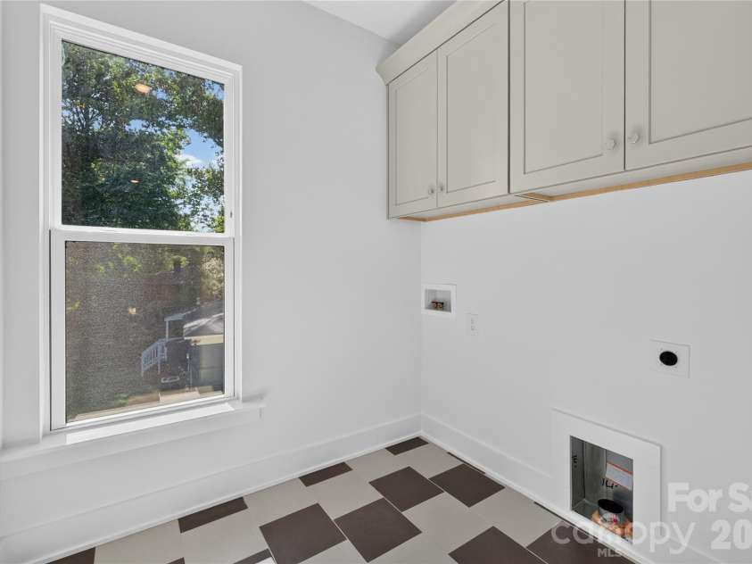 2710 Catalina Avenue, Charlotte, NC 28206.  MLS# CAR4419111, YatesRealty ID 52660. 