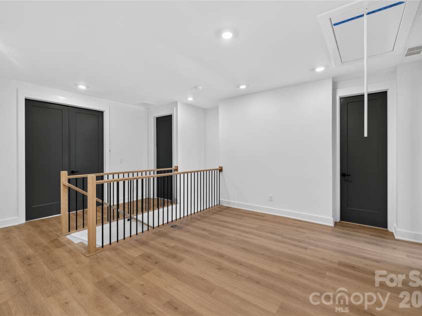 2710 Catalina Avenue, Charlotte, NC 28206.  MLS# CAR4419111, YatesRealty ID 52660. 