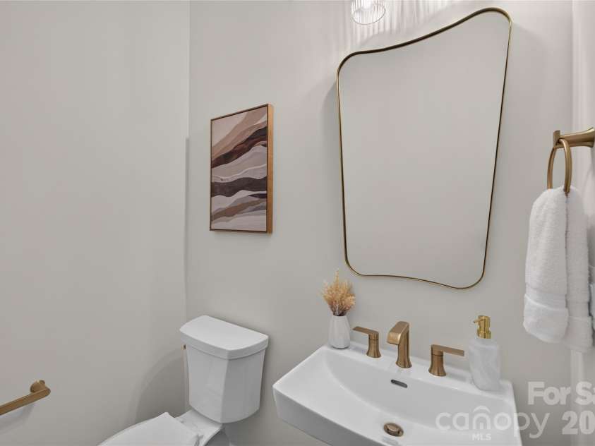 2710 Catalina Avenue, Charlotte, NC 28206.  MLS# CAR4419111, YatesRealty ID 52660. 