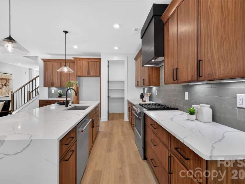 2710 Catalina Avenue, Charlotte, NC 28206.  MLS# CAR4419111, YatesRealty ID 52660. 