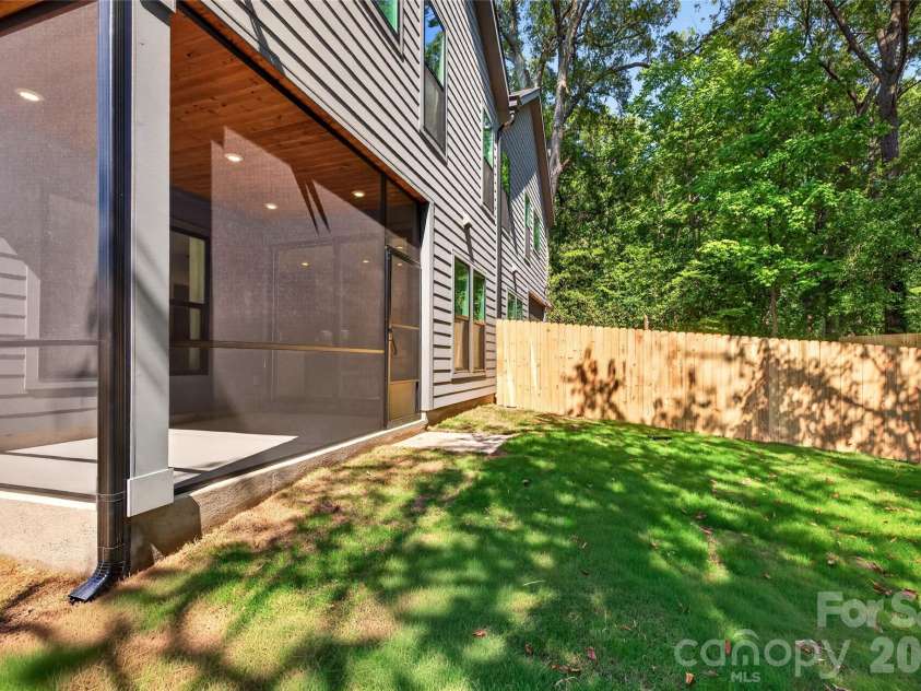 2710 Catalina Avenue, Charlotte, NC 28206.  MLS# CAR4419111, YatesRealty ID 52660. 