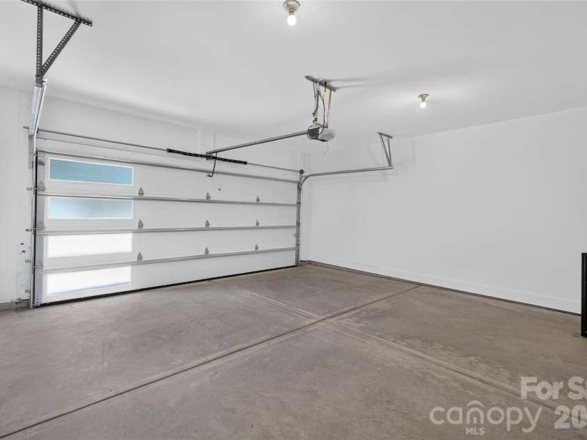 2710 Catalina Avenue, Charlotte, NC 28206.  MLS# CAR4419111, YatesRealty ID 52660. 