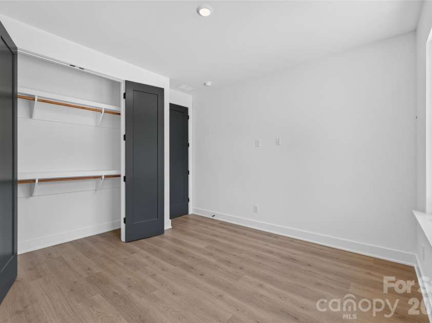 2710 Catalina Avenue, Charlotte, NC 28206.  MLS# CAR4419111, YatesRealty ID 52660. 