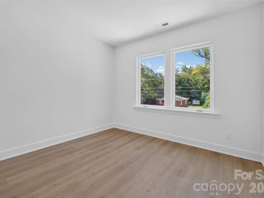 2710 Catalina Avenue, Charlotte, NC 28206.  MLS# CAR4419111, YatesRealty ID 52660. 