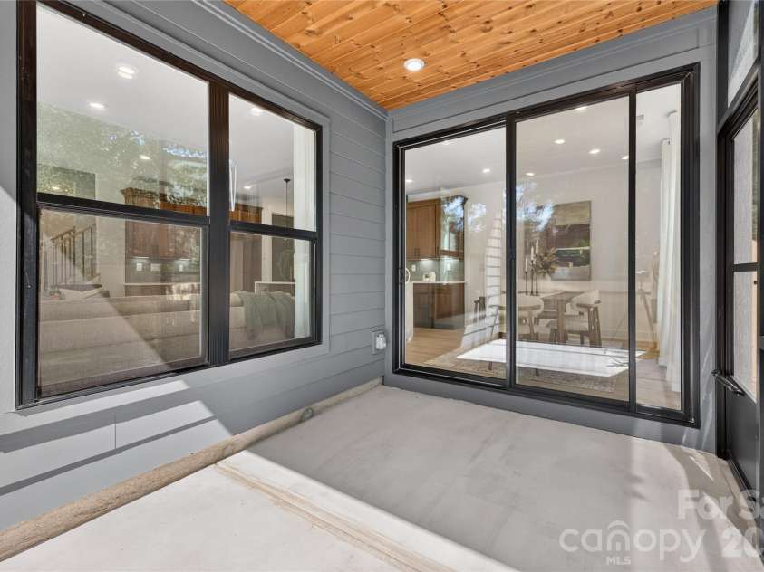 2710 Catalina Avenue, Charlotte, NC 28206.  MLS# CAR4419111, YatesRealty ID 52660. 
