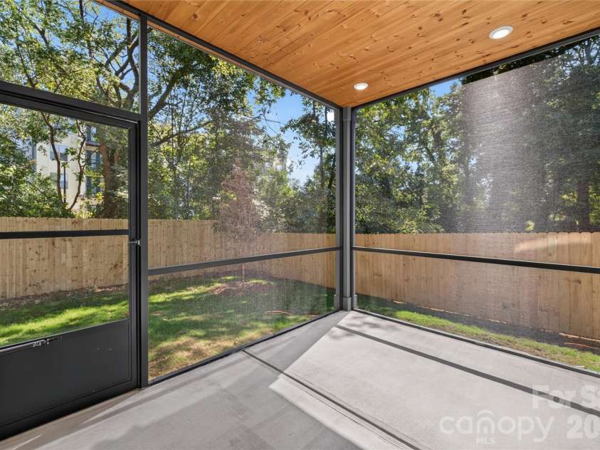 2710 Catalina Avenue, Charlotte, NC 28206.  MLS# CAR4419111, YatesRealty ID 52660. 
