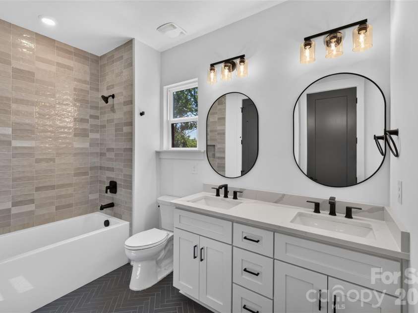 2710 Catalina Avenue, Charlotte, NC 28206.  MLS# CAR4419111, YatesRealty ID 52660. 