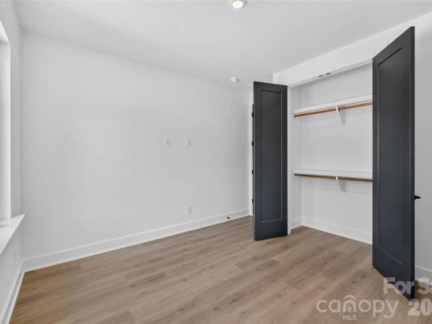 2710 Catalina Avenue, Charlotte, NC 28206.  MLS# CAR4419111, YatesRealty ID 52660. 