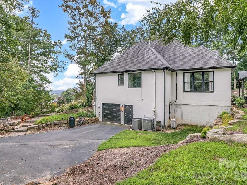 643 Mill Ridge Drive, Mills River, NC 28759.  MLS# CAR4419337, YatesRealty ID 52661. 